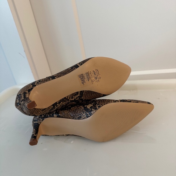 NWOT H&M Faux Snake Print Heeled Ankle Booties - Picture 5 of 5